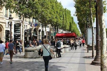 Appartamento Little boudoir of Champs-Elysées Parigi Esterno foto